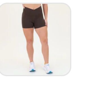 Fleo V-waistband short . 3.5 inches.
